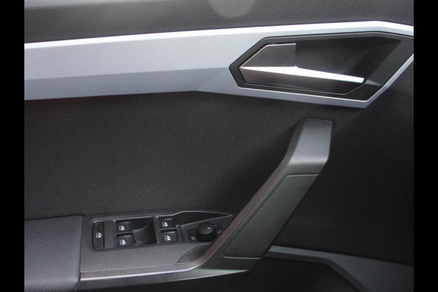 Seat Ibiza 1.0 TSI 110pk DSG FR Navigatie Apple Carplay/Android Auto Camera Parkeersensoren Adaptive cruise control Keyless Entry/Start Virtual Cockpit Stoelverwarming Ledverlichting Getinte ramen