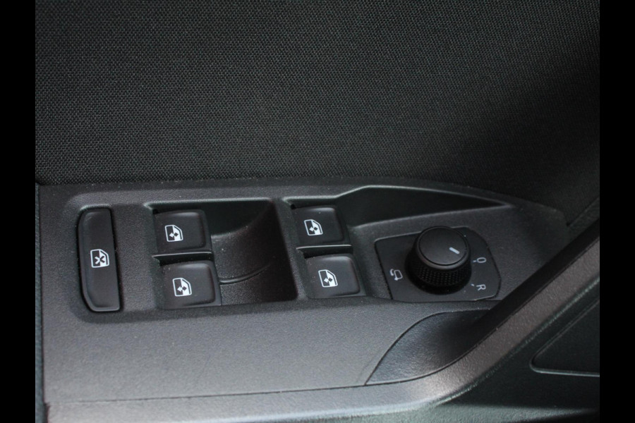 Seat Ibiza 1.0 TSI 110pk DSG FR Navigatie Apple Carplay/Android Auto Camera Parkeersensoren Adaptive cruise control Keyless Entry/Start Virtual Cockpit Stoelverwarming Ledverlichting Getinte ramen