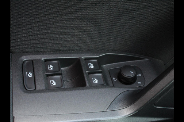 Seat Ibiza 1.0 TSI 110pk DSG FR Navigatie Apple Carplay/Android Auto Camera Parkeersensoren Adaptive cruise control Keyless Entry/Start Virtual Cockpit Stoelverwarming Ledverlichting Getinte ramen