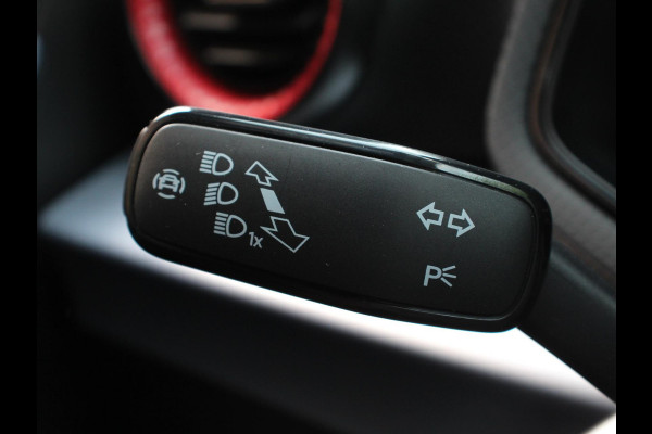 Seat Ibiza 1.0 TSI 110pk DSG FR Navigatie Apple Carplay/Android Auto Camera Parkeersensoren Adaptive cruise control Keyless Entry/Start Virtual Cockpit Stoelverwarming Ledverlichting Getinte ramen