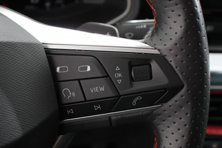 Seat Ibiza 1.0 TSI 110pk DSG FR Navigatie Apple Carplay/Android Auto Camera Parkeersensoren Adaptive cruise control Keyless Entry/Start Virtual Cockpit Stoelverwarming Ledverlichting Getinte ramen