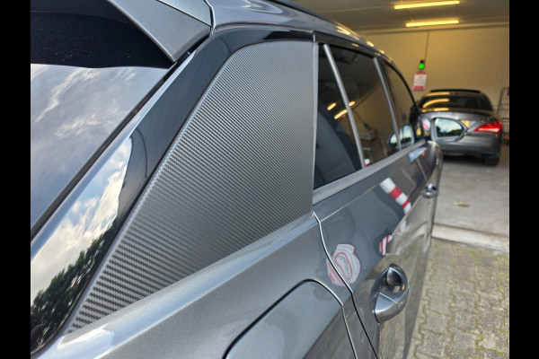 Volkswagen T-Roc 2.0 TSI 4Motion R / AKRAPOVIC !
