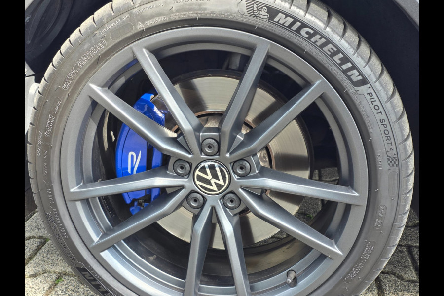 Volkswagen T-Roc 2.0 TSI 4Motion R / AKRAPOVIC !