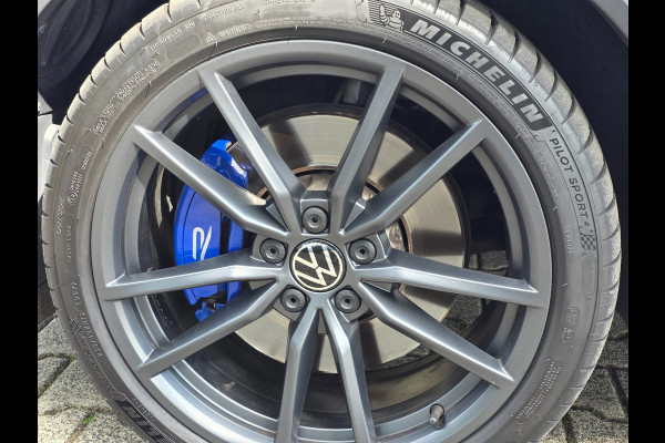 Volkswagen T-Roc 2.0 TSI 4Motion R / AKRAPOVIC !