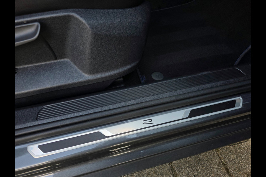 Volkswagen T-Roc 2.0 TSI 4Motion R / AKRAPOVIC !