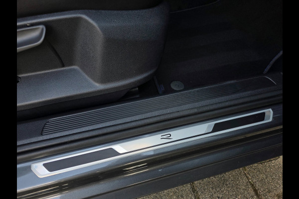 Volkswagen T-Roc 2.0 TSI 4Motion R / AKRAPOVIC !