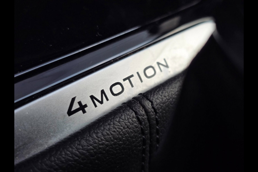 Volkswagen T-Roc 2.0 TSI 4Motion R / AKRAPOVIC !