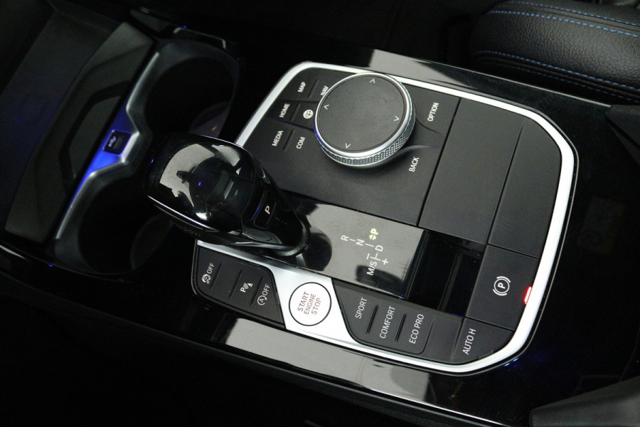 BMW 2 Serie Gran Coupé 218i Business Edition Plus (PANORAMADAK, CAMERA, SFEERVERLICHTING, STOELVERWARMING, PARKEERSENSOREN)