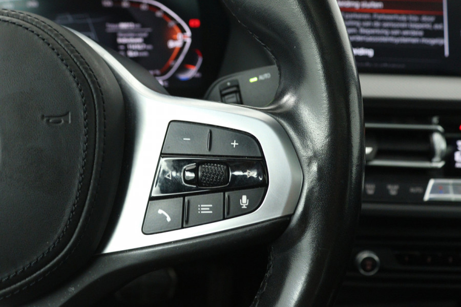 BMW 2 Serie Gran Coupé 218i Business Edition Plus (PANORAMADAK, CAMERA, SFEERVERLICHTING, STOELVERWARMING, PARKEERSENSOREN)
