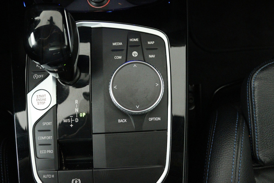 BMW 2 Serie Gran Coupé 218i Business Edition Plus (PANORAMADAK, CAMERA, SFEERVERLICHTING, STOELVERWARMING, PARKEERSENSOREN)