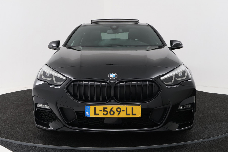 BMW 2 Serie Gran Coupé 218i Business Edition Plus (PANORAMADAK, CAMERA, SFEERVERLICHTING, STOELVERWARMING, PARKEERSENSOREN)