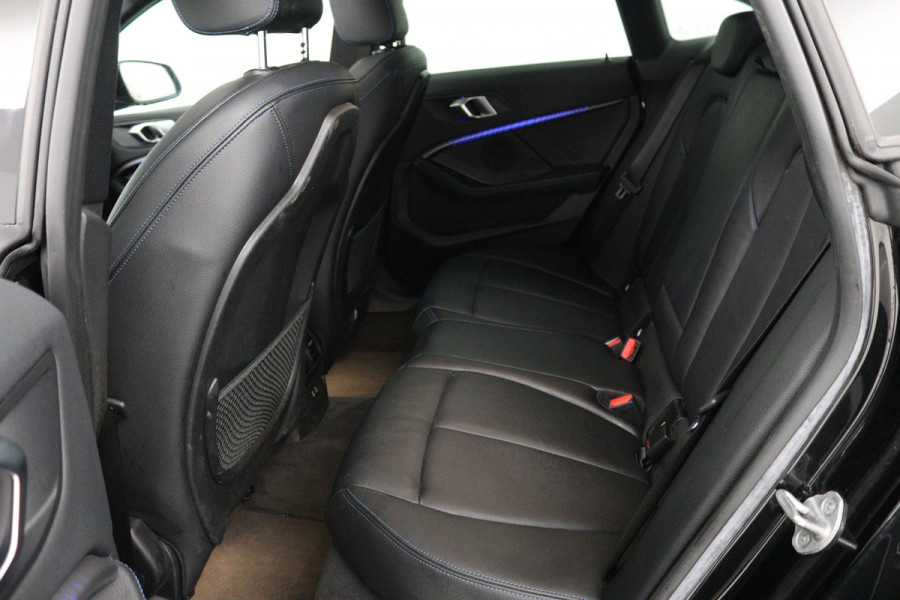 BMW 2 Serie Gran Coupé 218i Business Edition Plus (PANORAMADAK, CAMERA, SFEERVERLICHTING, STOELVERWARMING, PARKEERSENSOREN)