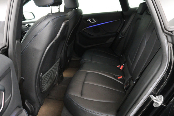 BMW 2 Serie Gran Coupé 218i Business Edition Plus (PANORAMADAK, CAMERA, SFEERVERLICHTING, STOELVERWARMING, PARKEERSENSOREN)