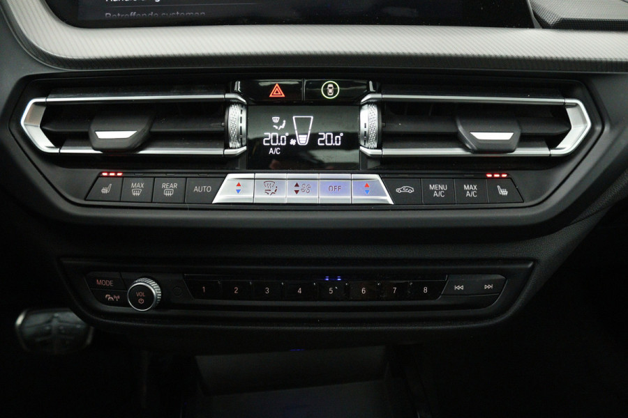 BMW 2 Serie Gran Coupé 218i Business Edition Plus (PANORAMADAK, CAMERA, SFEERVERLICHTING, STOELVERWARMING, PARKEERSENSOREN)