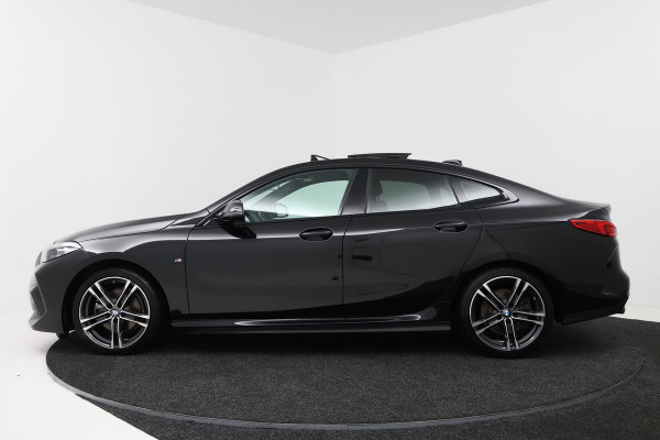 BMW 2 Serie Gran Coupé 218i Business Edition Plus (PANORAMADAK, CAMERA, SFEERVERLICHTING, STOELVERWARMING, PARKEERSENSOREN)