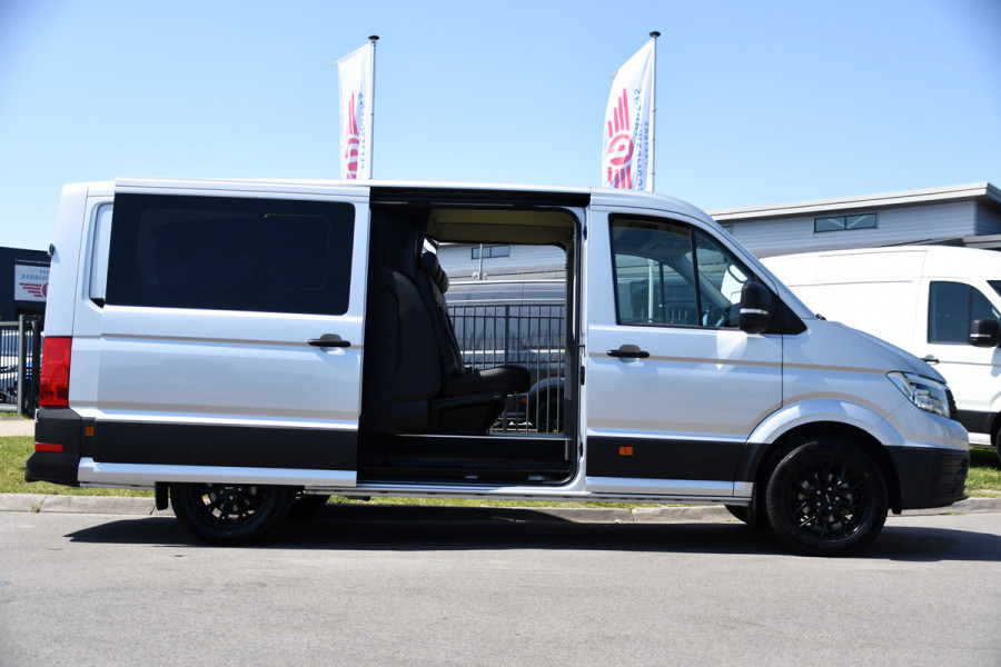 Volkswagen Crafter 35 2.0 TDI L3H2 DC Highline PB Edition Camera, Caplay, LED, 177pk, 2 x Schuifdeur, Clima, Leder, Multimedia, Voorruit verwarming, Automaat, Uniek!