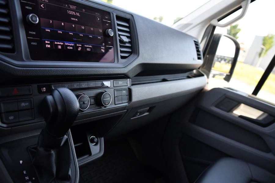 Volkswagen Crafter 35 2.0 TDI L3H2 DC Highline PB Edition Camera, Caplay, LED, 177pk, 2 x Schuifdeur, Clima, Leder, Multimedia, Voorruit verwarming, Automaat, Uniek!