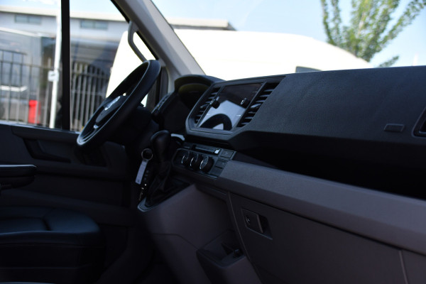 Volkswagen Crafter 35 2.0 TDI L3H2 DC Highline PB Edition Camera, Caplay, LED, 177pk, 2 x Schuifdeur, Clima, Leder, Multimedia, Voorruit verwarming, Automaat, Uniek!