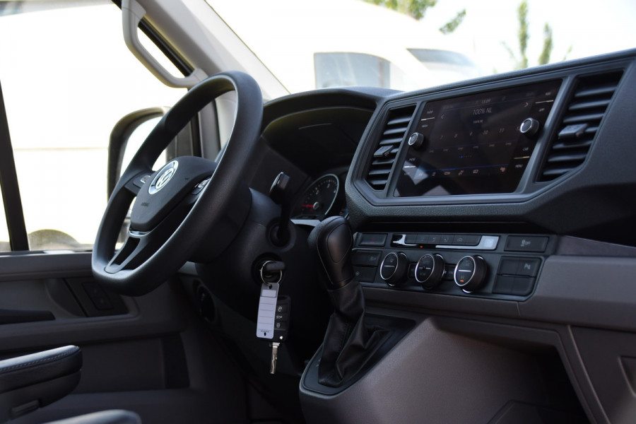 Volkswagen Crafter 35 2.0 TDI L3H2 DC Highline PB Edition Camera, Caplay, LED, 177pk, 2 x Schuifdeur, Clima, Leder, Multimedia, Voorruit verwarming, Automaat, Uniek!