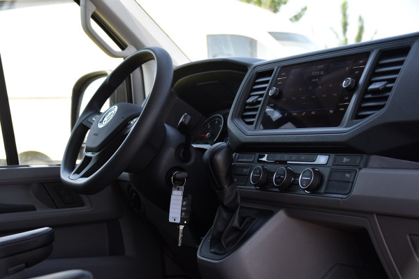 Volkswagen Crafter 35 2.0 TDI L3H2 DC Highline PB Edition Camera, Caplay, LED, 177pk, 2 x Schuifdeur, Clima, Leder, Multimedia, Voorruit verwarming, Automaat, Uniek!