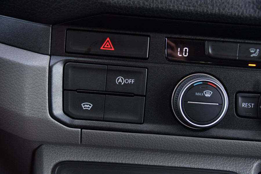 Volkswagen Crafter 35 2.0 TDI L3H2 DC Highline PB Edition Camera, Caplay, LED, 177pk, 2 x Schuifdeur, Clima, Leder, Multimedia, Voorruit verwarming, Automaat, Uniek!