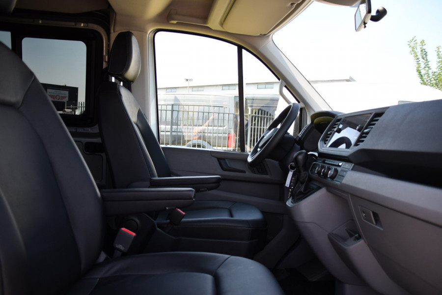 Volkswagen Crafter 35 2.0 TDI L3H2 DC Highline PB Edition Camera, Caplay, LED, 177pk, 2 x Schuifdeur, Clima, Leder, Multimedia, Voorruit verwarming, Automaat, Uniek!