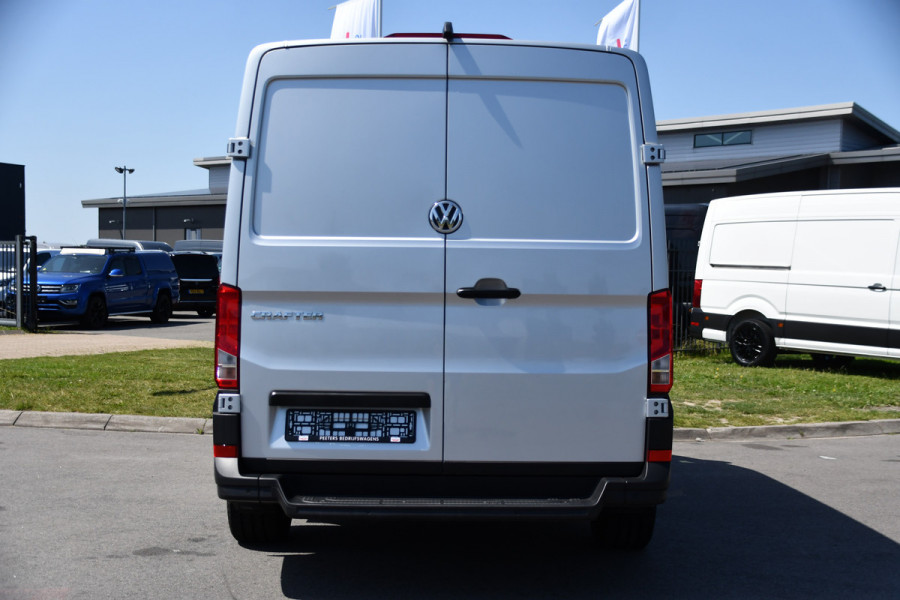 Volkswagen Crafter 35 2.0 TDI L3H2 DC Highline PB Edition Camera, Caplay, LED, 177pk, 2 x Schuifdeur, Clima, Leder, Multimedia, Voorruit verwarming, Automaat, Uniek!