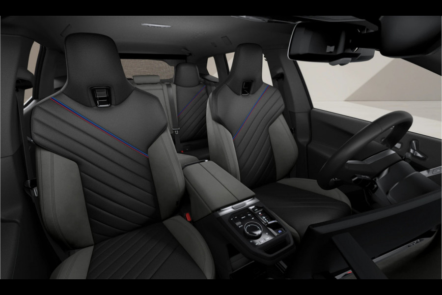 BMW iX xDrive60 - M-Sport - Trekhaak - ACC - 112Wh - Memoryzetels