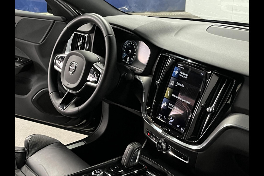 Volvo S60 2.0 Recharge T8 AWD R-Design *Long Range* Adapt. cruise | Stoel-/stuurverwarming | Carplay | Camera | Memory seats | Navigatie