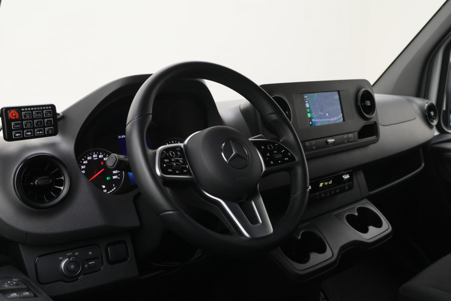 Mercedes-Benz Sprinter 317 CDI L2H2 RWD 3-Zits, Trekhaak 3500KG, LED, Zonneklep, Camera, Apple Carplay, 18"
