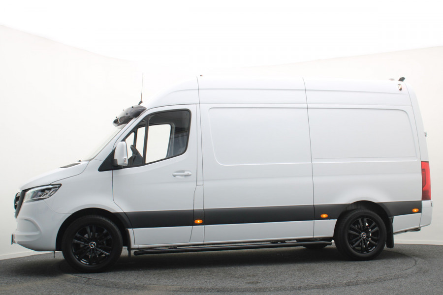 Mercedes-Benz Sprinter 317 CDI L2H2 RWD 3-Zits, Trekhaak 3500KG, LED, Zonneklep, Camera, Apple Carplay, 18"