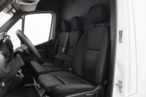 Mercedes-Benz Sprinter 317 CDI L2H2 RWD 3-Zits, Trekhaak 3500KG, LED, Zonneklep, Camera, Apple Carplay, 18"
