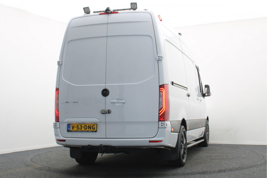 Mercedes-Benz Sprinter 317 CDI L2H2 RWD 3-Zits, Trekhaak 3500KG, LED, Zonneklep, Camera, Apple Carplay, 18"