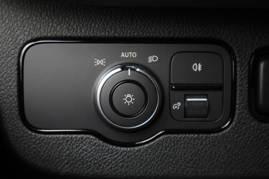 Mercedes-Benz Sprinter 317 CDI L2H2 RWD 3-Zits, Trekhaak 3500KG, LED, Zonneklep, Camera, Apple Carplay, 18"