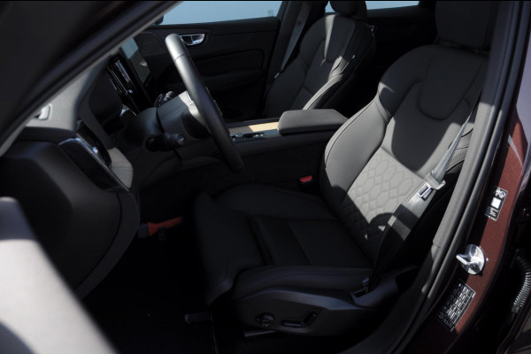 Volvo XC60 T6 350PK Automaat AWD Plus Dark / Trekhaak / BLIS / Adaptieve cruise control / Panoramadak / Apple carplay / Parkeersensoren met camera / Elektrische achterklep / Elektrische stoelen met geheugen / Stoel en stuurwielverwarming