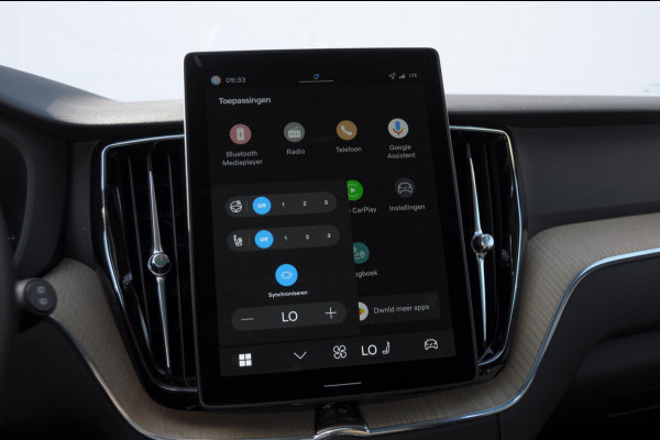Volvo XC60 T6 350PK Automaat AWD Plus Dark / Trekhaak / BLIS / Adaptieve cruise control / Panoramadak / Apple carplay / Parkeersensoren met camera / Elektrische achterklep / Elektrische stoelen met geheugen / Stoel en stuurwielverwarming