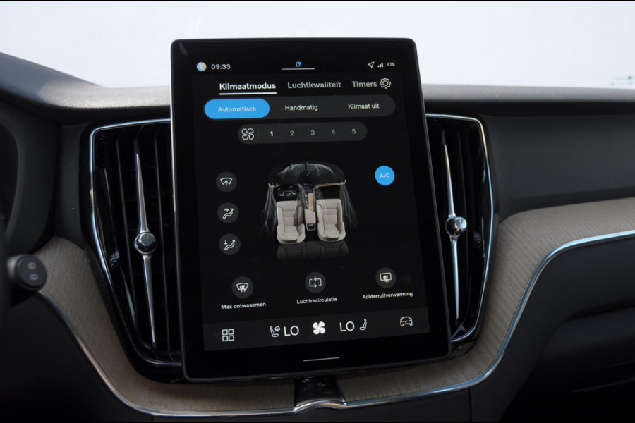 Volvo XC60 T6 350PK Automaat AWD Plus Dark / Trekhaak / BLIS / Adaptieve cruise control / Panoramadak / Apple carplay / Parkeersensoren met camera / Elektrische achterklep / Elektrische stoelen met geheugen / Stoel en stuurwielverwarming