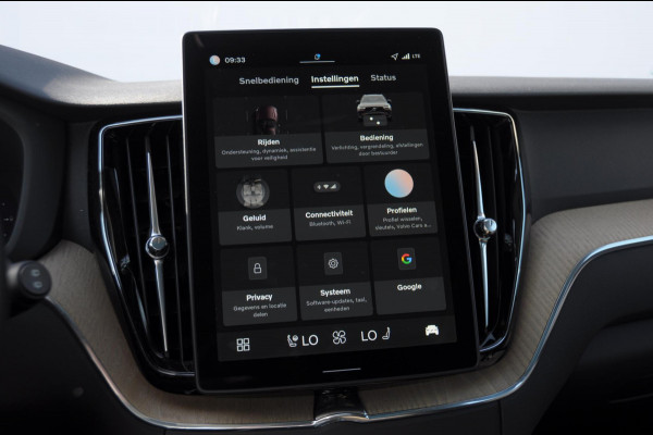 Volvo XC60 T6 350PK Automaat AWD Plus Dark / Trekhaak / BLIS / Adaptieve cruise control / Panoramadak / Apple carplay / Parkeersensoren met camera / Elektrische achterklep / Elektrische stoelen met geheugen / Stoel en stuurwielverwarming