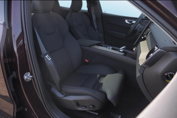 Volvo XC60 T6 350PK Automaat AWD Plus Dark / Trekhaak / BLIS / Adaptieve cruise control / Panoramadak / Apple carplay / Parkeersensoren met camera / Elektrische achterklep / Elektrische stoelen met geheugen / Stoel en stuurwielverwarming