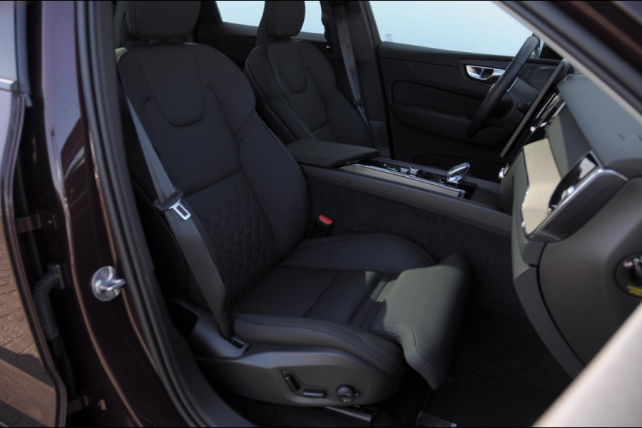 Volvo XC60 T6 350PK Automaat AWD Plus Dark / Trekhaak / BLIS / Adaptieve cruise control / Panoramadak / Apple carplay / Parkeersensoren met camera / Elektrische achterklep / Elektrische stoelen met geheugen / Stoel en stuurwielverwarming