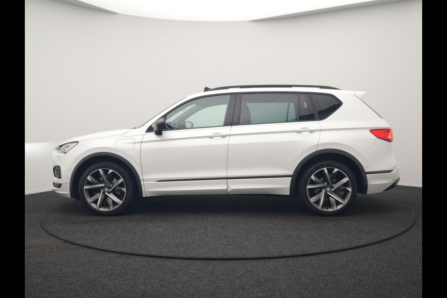Seat Tarraco 1.4 TSI e-Hybrid FR PHEV 245pk Dealer O.H | Trekhaak Af Fabriek | Panodak | 360 Camera | Adaptive Cruise | Sportstoelen Memory & Verwarmd | BLIS | Apple Carplay | Travel Assist | Keyless | Navigatie | Virtual | DAB | 20" L.M | Plug In Hybrid |