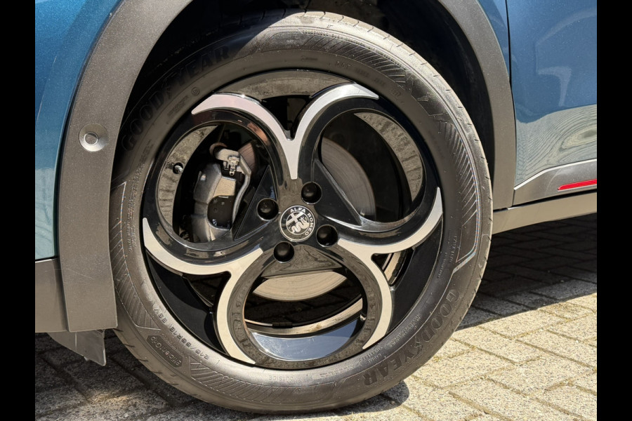 Alfa Romeo junior 1.2 Turbo Hybrid Ibrida Speciale | Automaat | Pack techno | Stoelverwarming | Electrische kofferklep | Camera achter | Apple Car