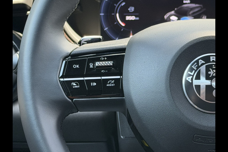Alfa Romeo junior 1.2 Turbo Hybrid Ibrida Speciale | Automaat | Pack techno | Stoelverwarming | Electrische kofferklep | Camera achter | Apple Car