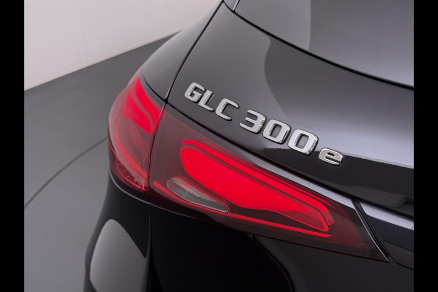 Mercedes-Benz GLC 300e 4MATIC AMG Line VAN: 59.900,- VOOR: 55.877,- UW WKVOORDEEL: 4.023,- | SOH 98% | SUPER COMPLEET| MEMORY STOELEN| BURMESTER 3D AUDIO |DIGITAL LIGHT| 360 CAMERA| ELEKTRISCHE ACHTERKLEP| ADAPTIEVE CRUISE CONTROL| DODE HOEK| CARPLAY| SFEERVERLICHTING