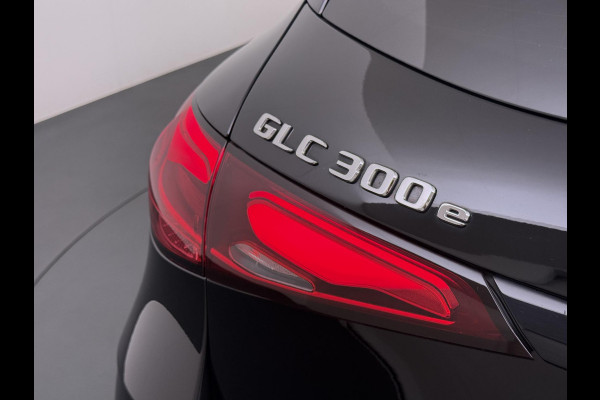 Mercedes-Benz GLC 300e 4MATIC AMG Line VAN: 59.900,- VOOR: 55.877,- UW WKVOORDEEL: 4.023,- | SOH 98% | SUPER COMPLEET| MEMORY STOELEN| BURMESTER 3D AUDIO |DIGITAL LIGHT| 360 CAMERA| ELEKTRISCHE ACHTERKLEP| ADAPTIEVE CRUISE CONTROL| DODE HOEK| CARPLAY| SFEERVERLICHTING