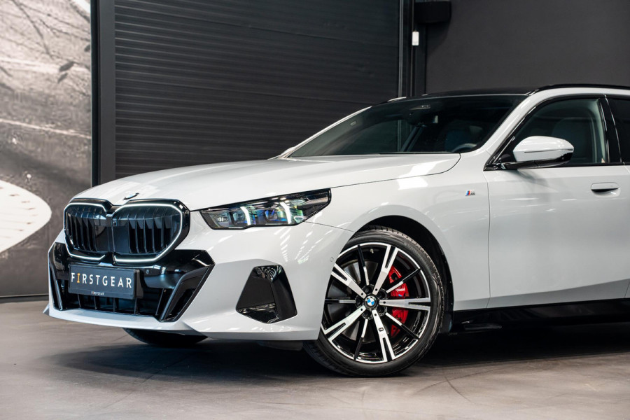 BMW 5 Serie Touring 540d xDrive *M-Sport Pro / Panorama / Harman-Kardon / HUD / Surround-view*