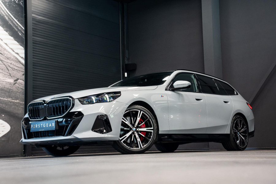 BMW 5 Serie Touring 540d xDrive *M-Sport Pro / Panorama / Harman-Kardon / HUD / Surround-view*