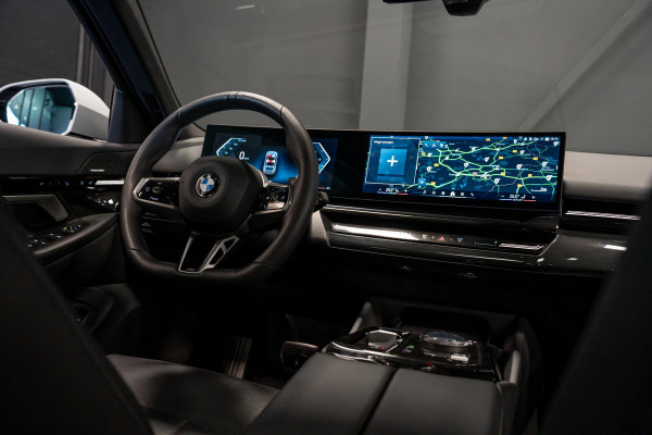 BMW 5 Serie Touring 540d xDrive *M-Sport Pro / Panorama / Harman-Kardon / HUD / Surround-view*