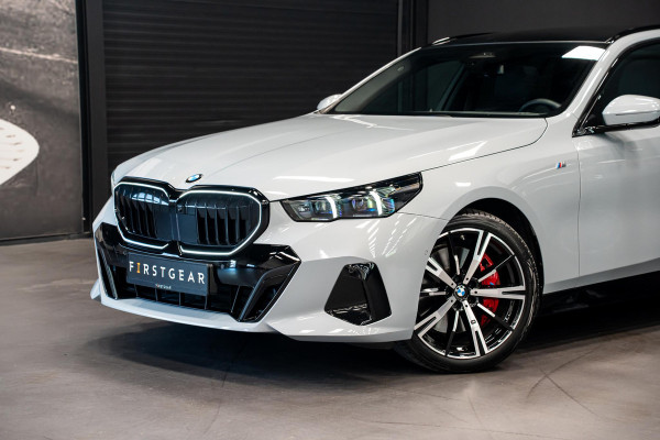 BMW 5 Serie Touring 540d xDrive *M-Sport Pro / Panorama / Harman-Kardon / HUD / Surround-view*