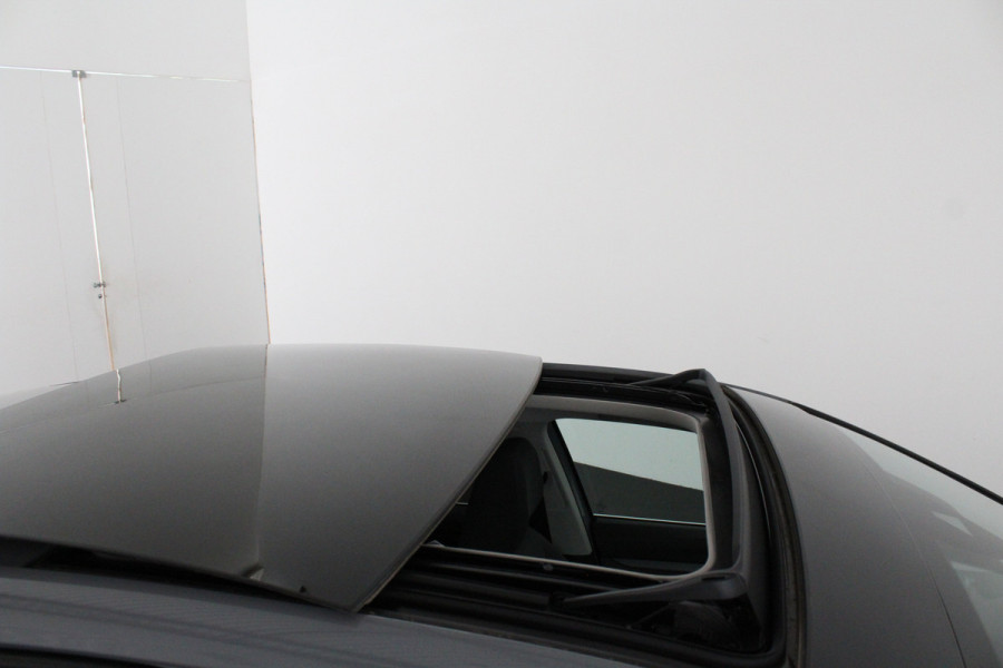 Volkswagen Golf 1.4 eHybrid Style > Pano.schuifdak/Plug-in/Moonstone Grey/Keyless//Winterpakket...